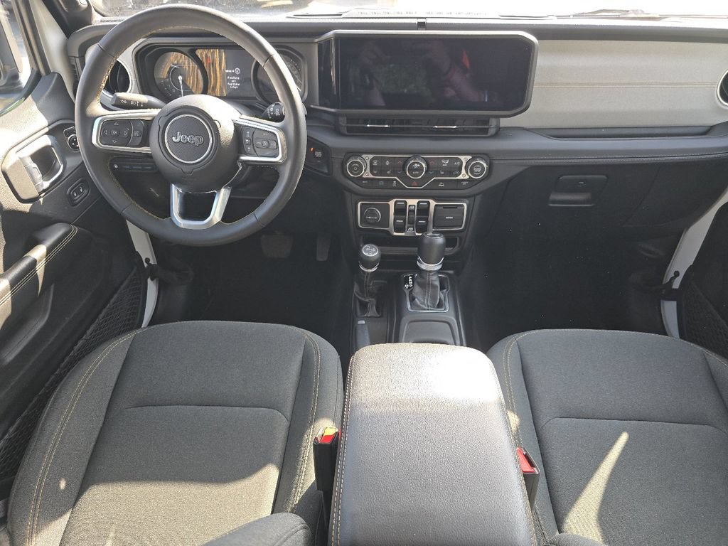 Used 2024 Jeep Wrangler Unlimited Sahara AWD/4WD image 20