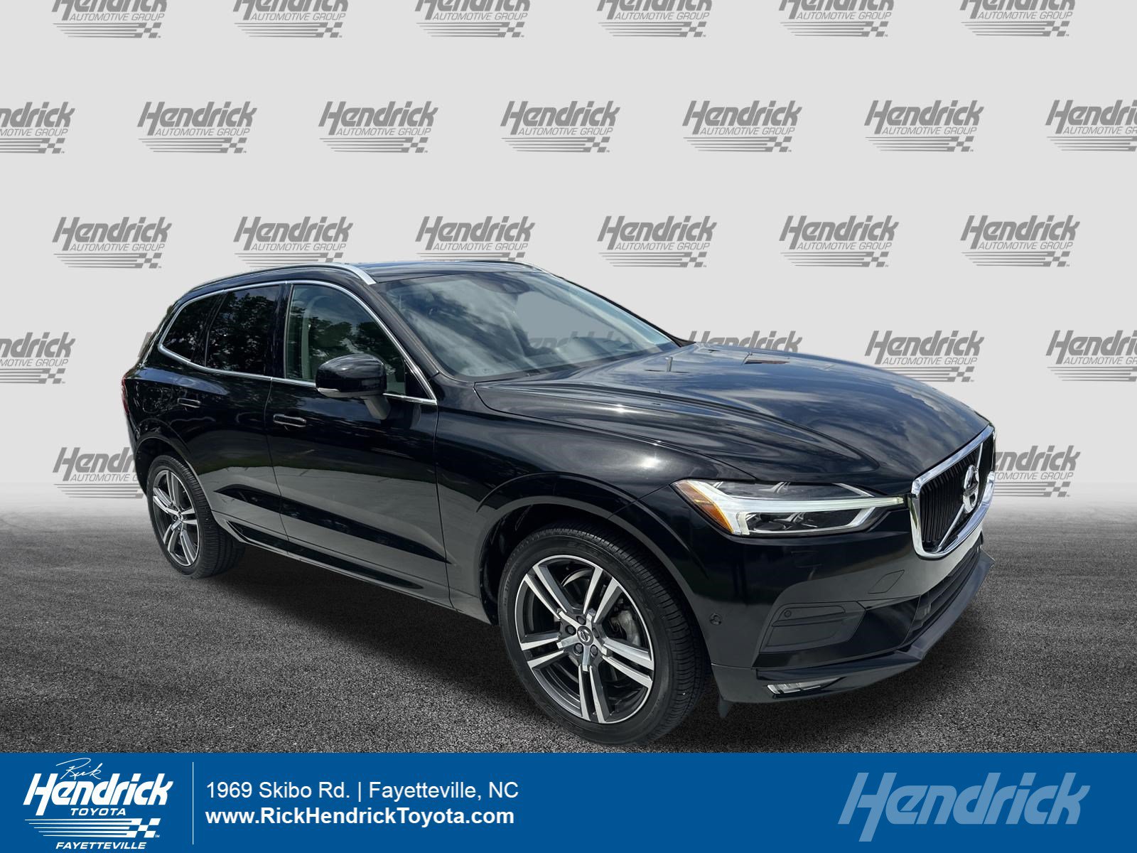 Used 2018 Volvo XC60 T6 Momentum w/ Convenience Package AWD/4WD image 1