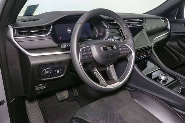 Used 2024 Jeep Grand Cherokee Altitude AWD/4WD image 21