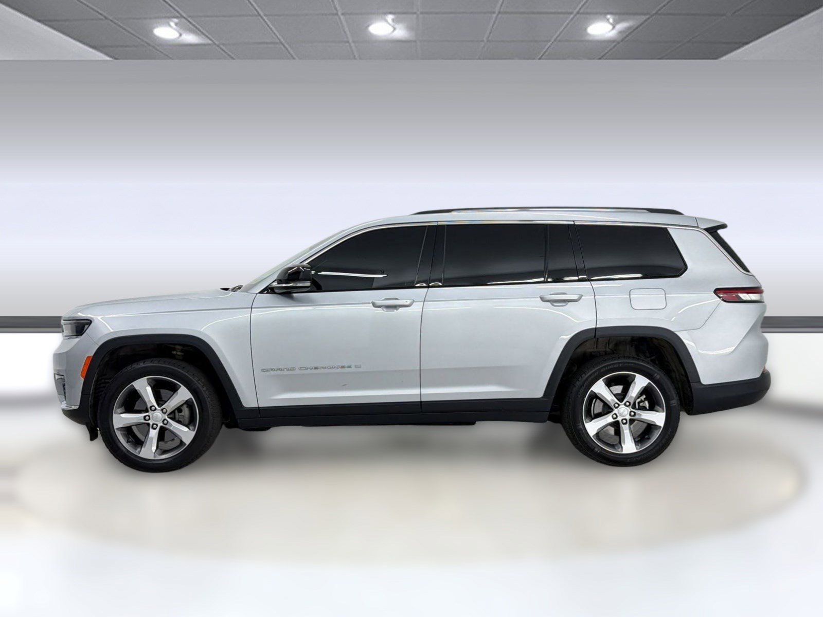 Used 2021 Jeep Grand Cherokee L Limited RWD image 2