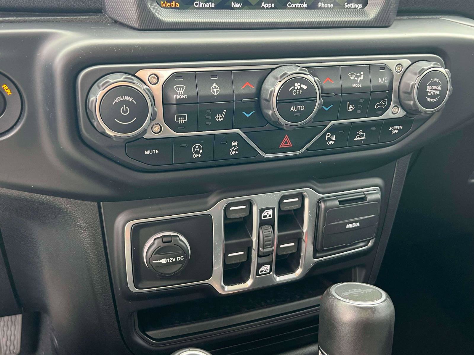 Used 2020 Jeep Gladiator Overland AWD/4WD image 12