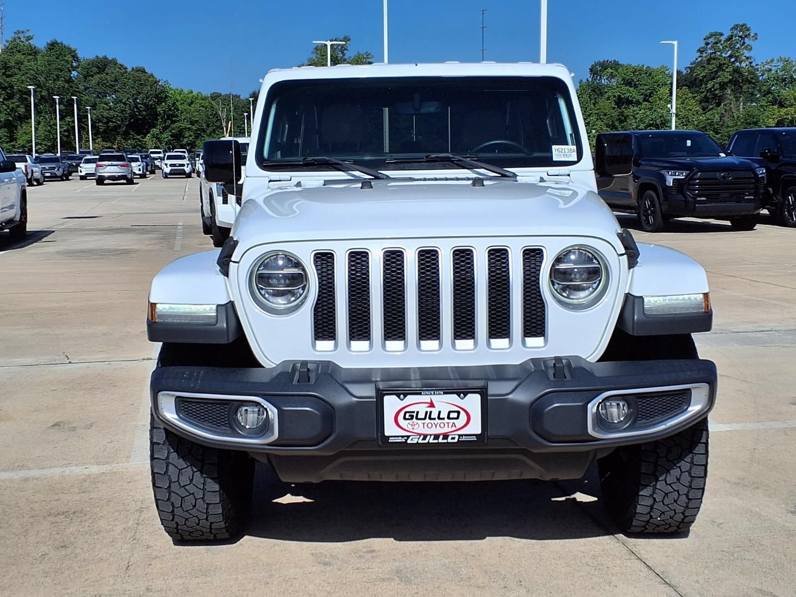 Used 2018 Jeep Wrangler Unlimited Sahara AWD/4WD image 4