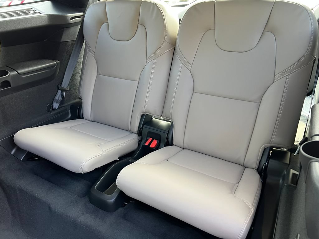 New 2026 Volvo XC90 T8 Ultra w/ Protection Package Premier AWD/4WD image 9