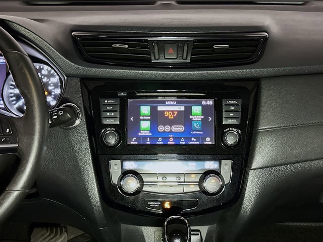 Used 2018 Nissan Rogue SV w/ Premium Package image 11