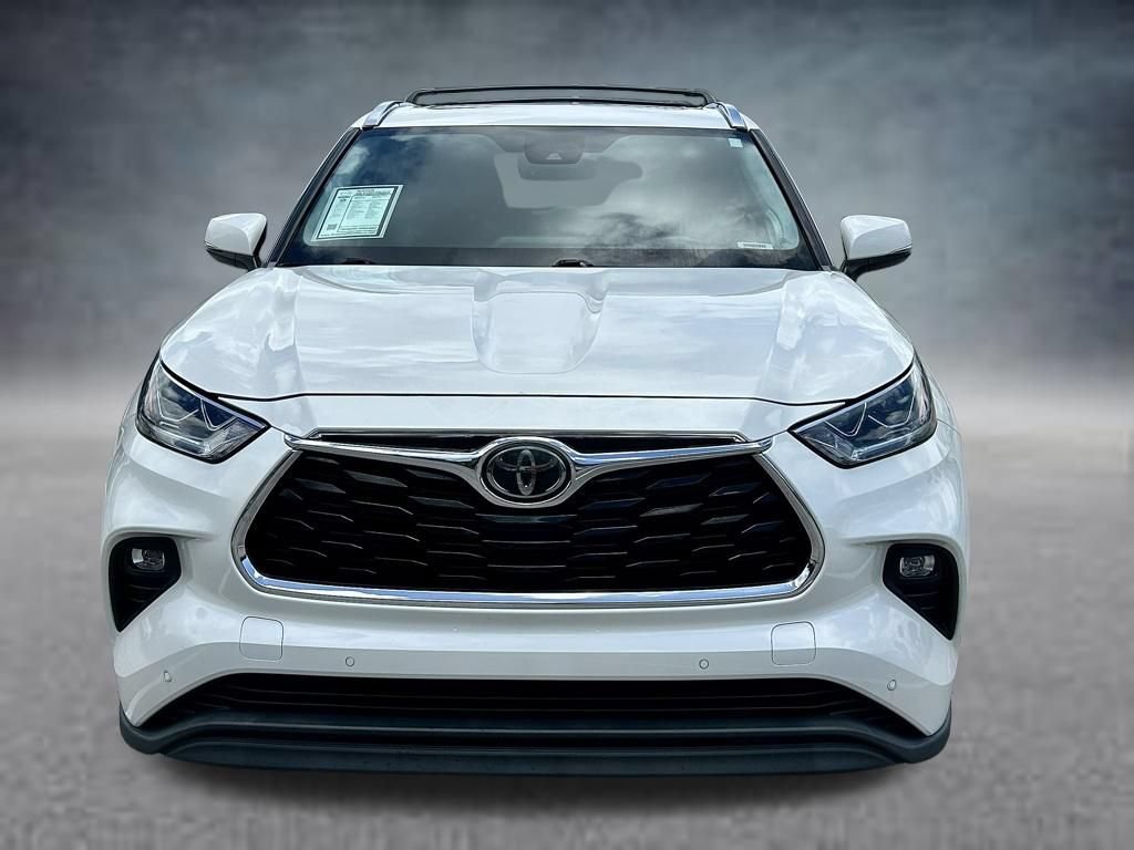Used 2021 Toyota Highlander Limited AWD/4WD image 2