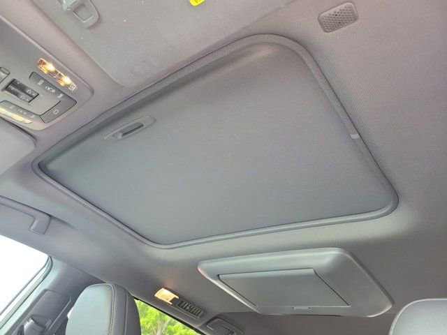 Used 2023 Toyota Sienna XLE Woodland Edition image 8