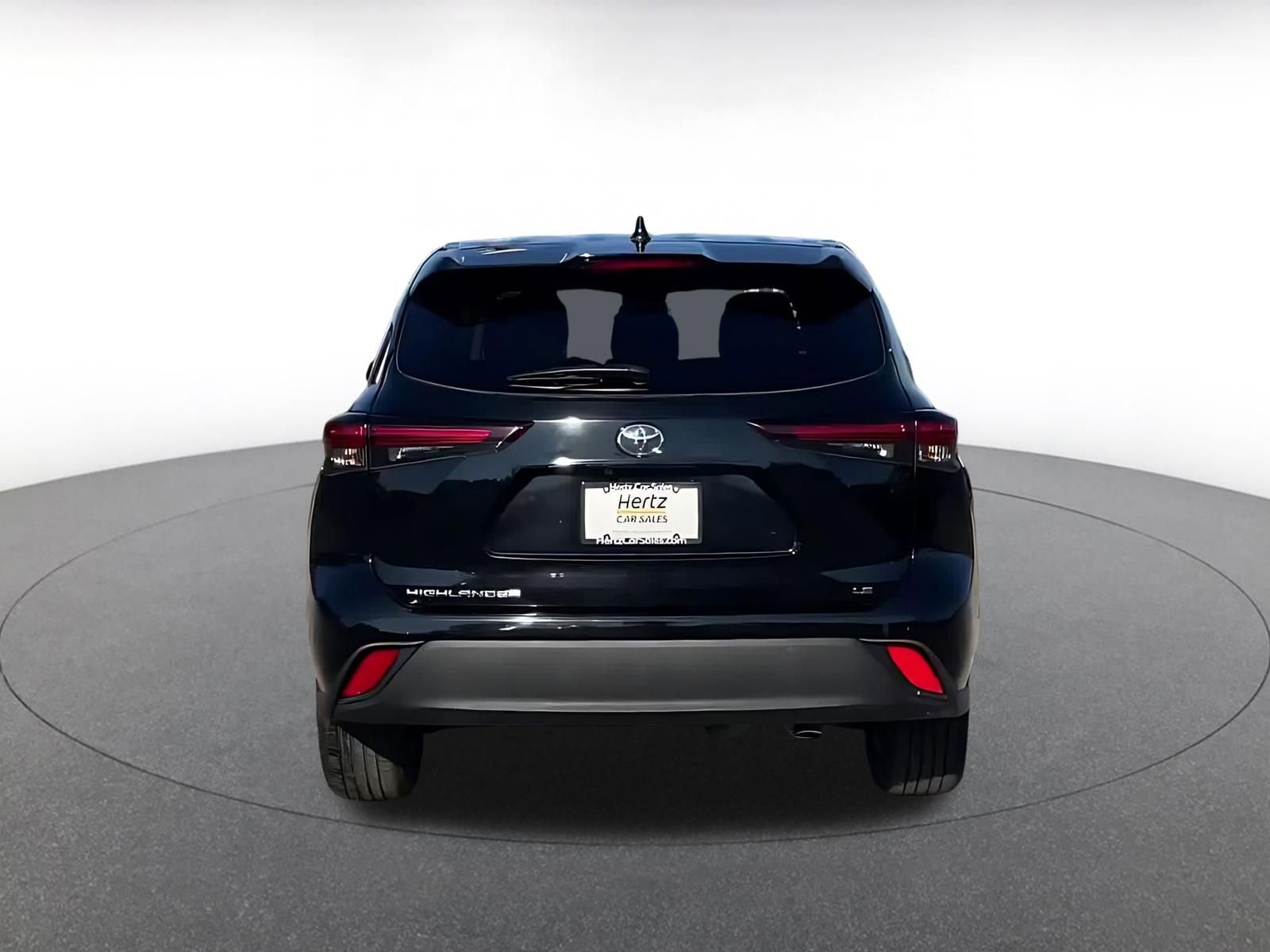 Used 2025 Toyota Highlander LE image 12