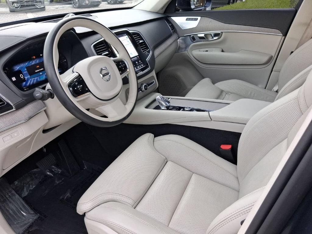 Used 2025 Volvo XC90 T8 Ultra w/ Lounge Package AWD/4WD image 13
