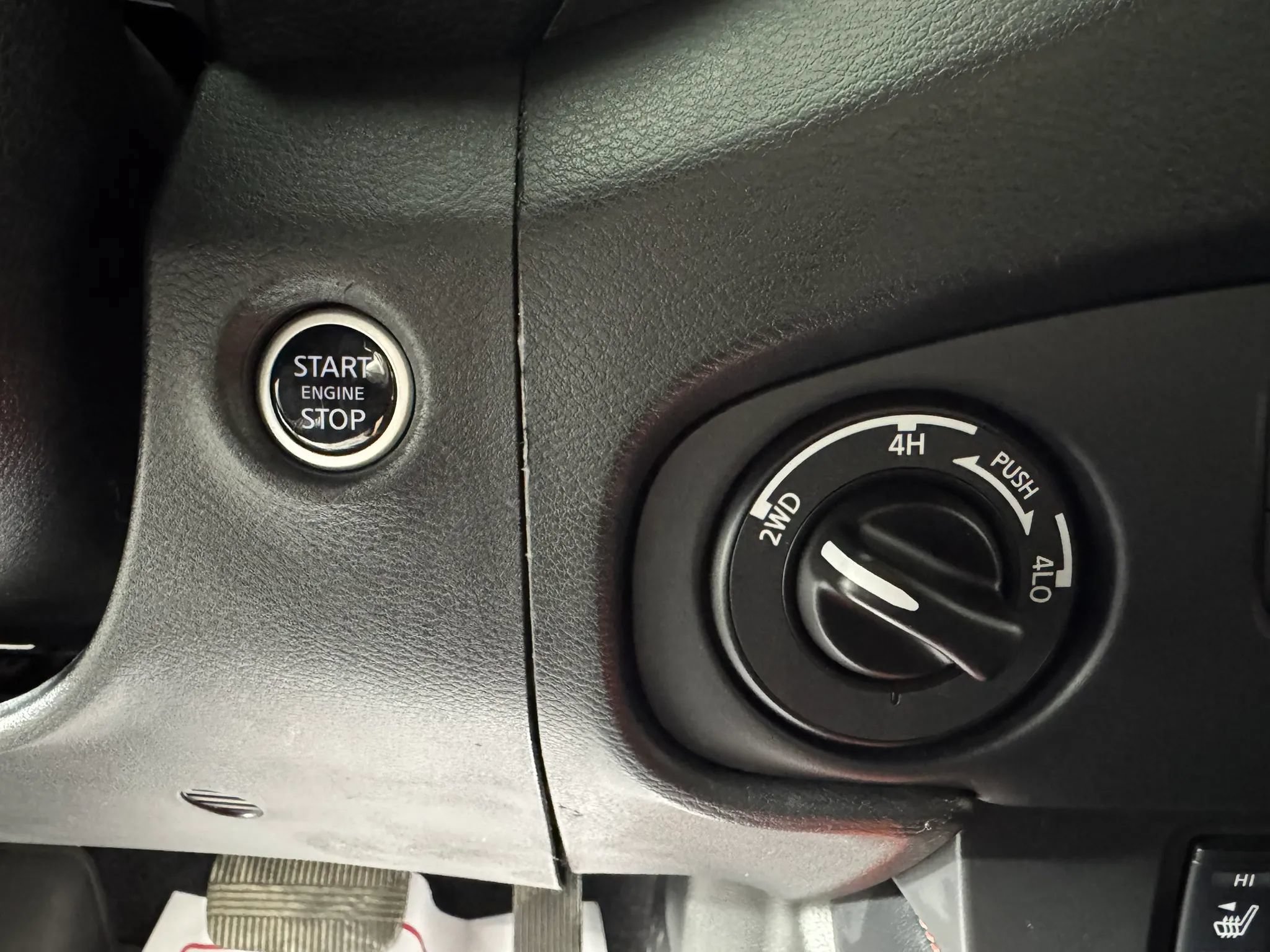 Used 2023 Nissan Frontier PRO-4X w/ Pro-4X Premium Package AWD/4WD image 18