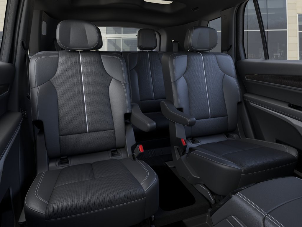 New 2027 Cadillac Vistiq Luxury w/ LPO, Floor Liner Package AWD/4WD image 17