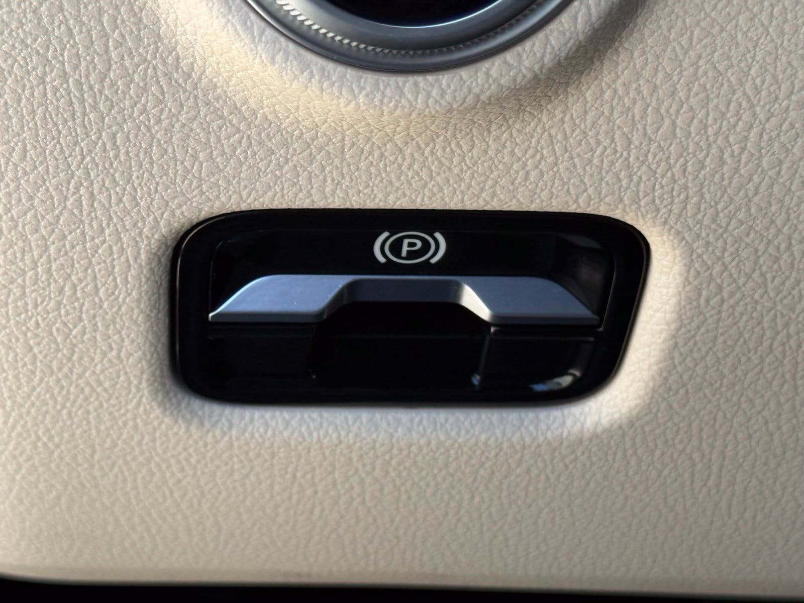 Used 2024 Mercedes-Benz C 300 Sedan image 29