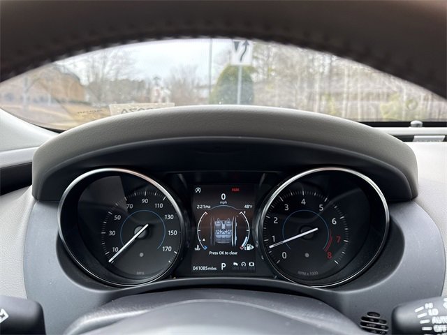 Used 2019 Jaguar XE Premium image 10