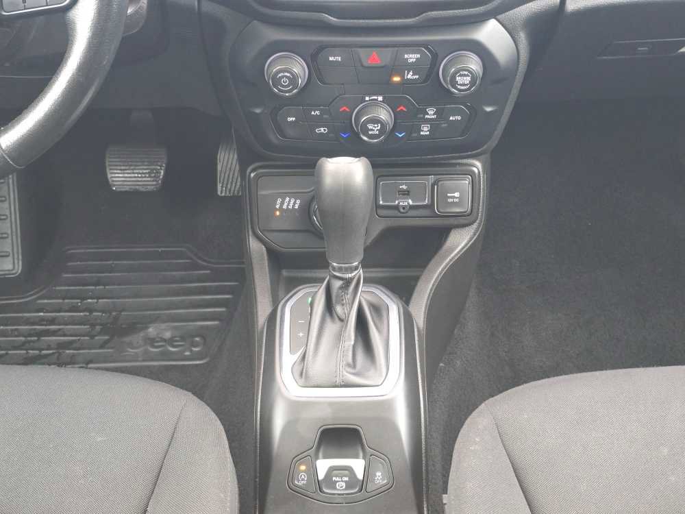 Used 2023 Jeep Renegade Altitude w/ Sun/Sound Group AWD/4WD image 13
