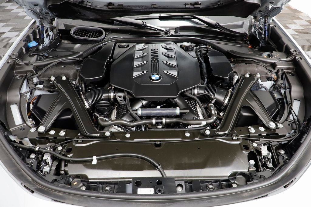 Used 2024 BMW 760i xDrive w/ Premium Package 2 image 25