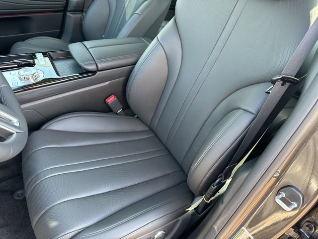 Used 2025 Genesis G80 2.5T image 28