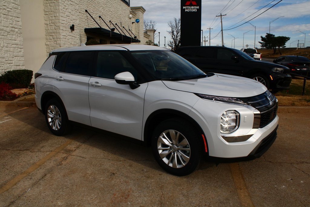 New 2026 Mitsubishi Outlander ES image 5