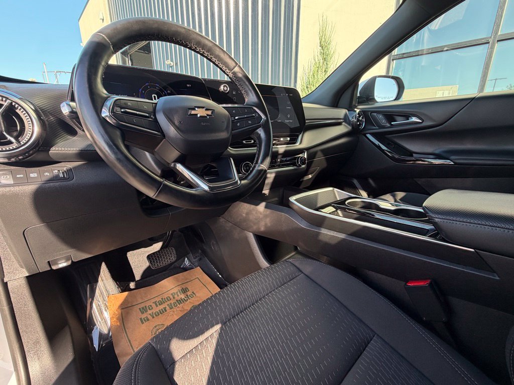 Used 2025 Chevrolet Equinox LT w/ Safety and Technology Package AWD/4WD image 12