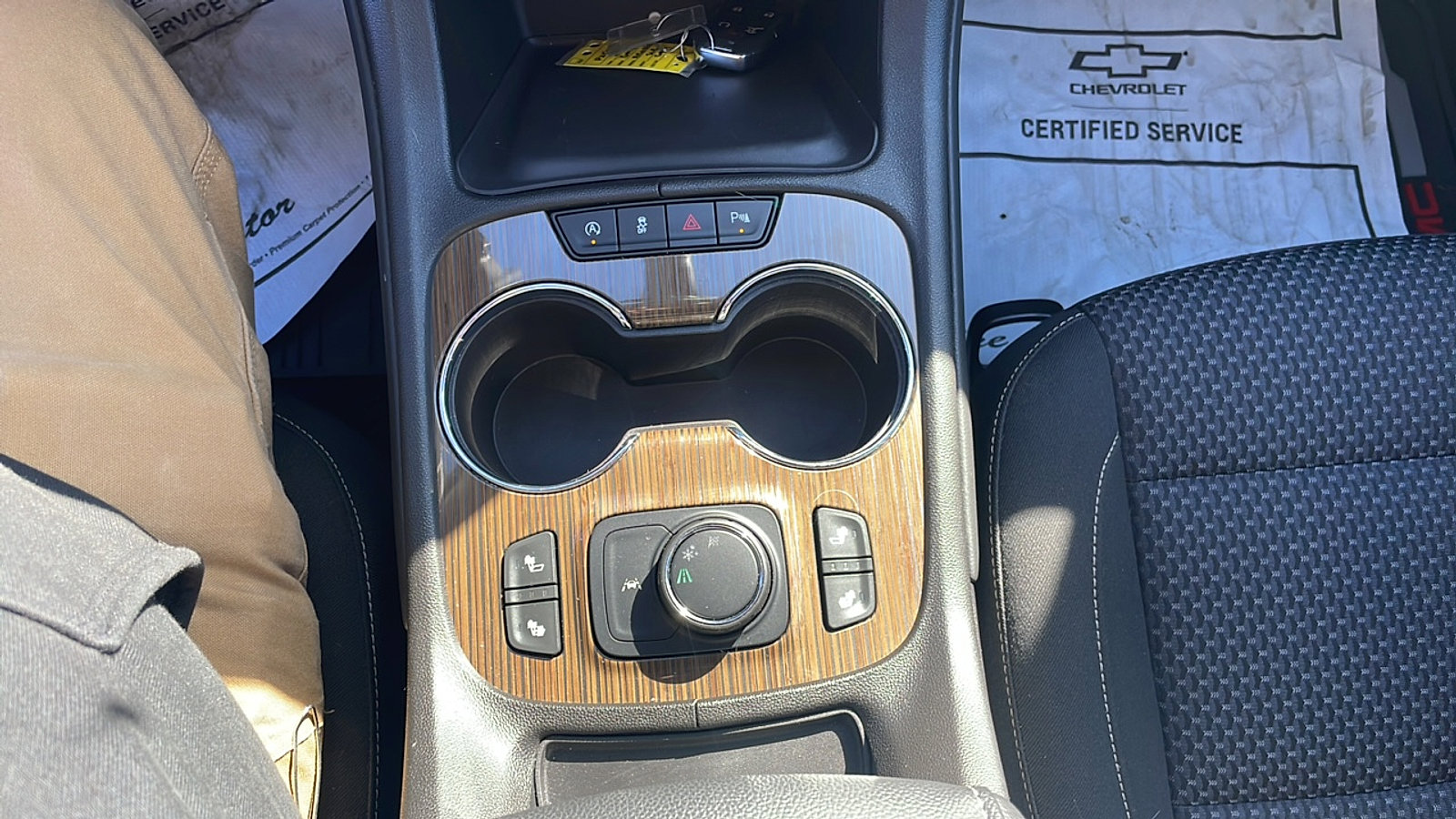 Used 2023 GMC Acadia SLE w/ Driver Convenience Package image 12