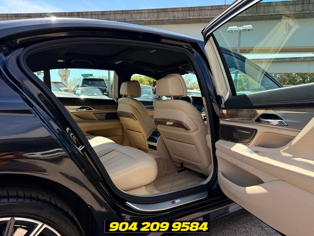 Used 2020 BMW 740i w/ Luxury Rear Seating Package RWD image 32