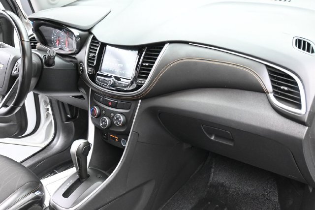 Used 2017 Chevrolet Trax LT w/ LT Convenience Package FWD image 34