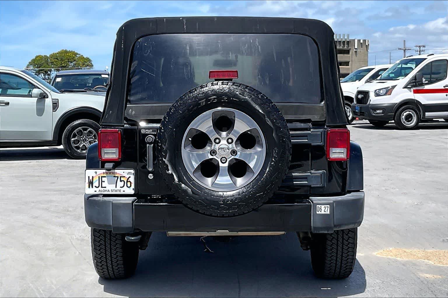 Used 2017 Jeep Wrangler Unlimited Sahara w/ Connectivity Group AWD/4WD image 5