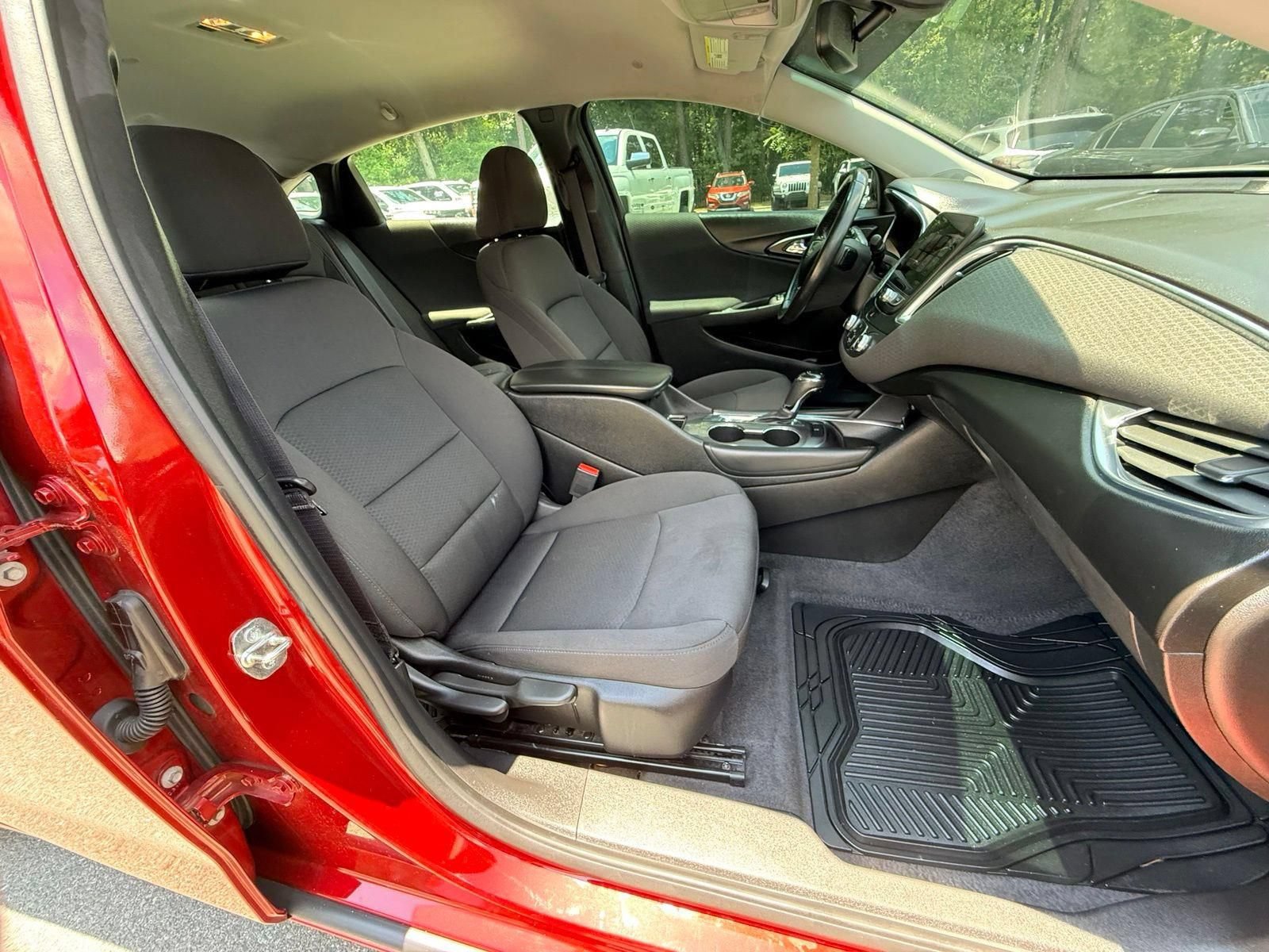 Used 2018 Chevrolet Malibu LT FWD image 20