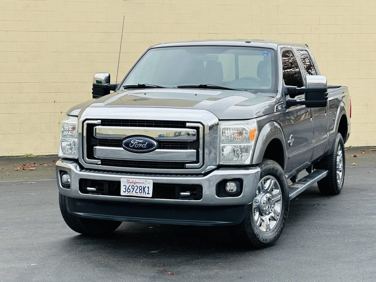 Used 2012 Ford F350 Lariat image 3