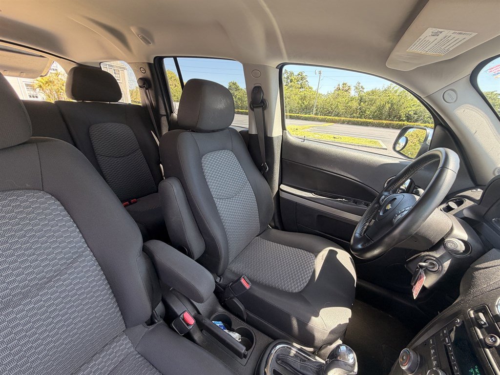 Used 2010 Chevrolet HHR LT w/ My Link Package image 6