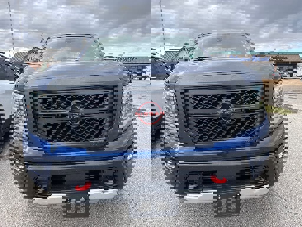 Used 2024 Nissan Titan PRO-4X w/ Pro-4x Convenience Package image 2