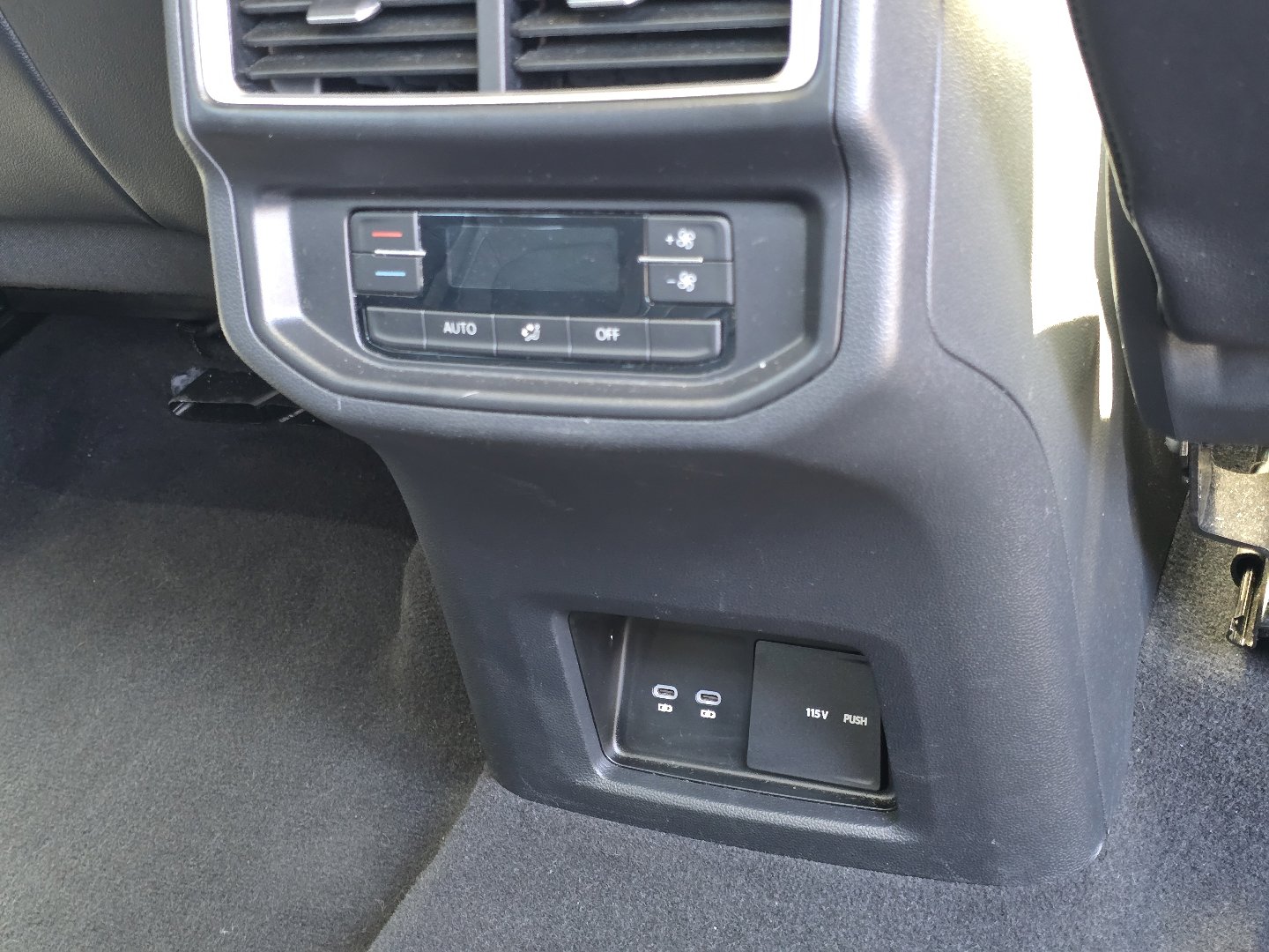 Used 2025 Volkswagen Atlas SE AWD/4WD image 28