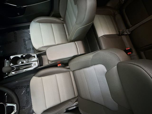 New 2026 Chevrolet Trax LT w/ Sunroof Package image 24