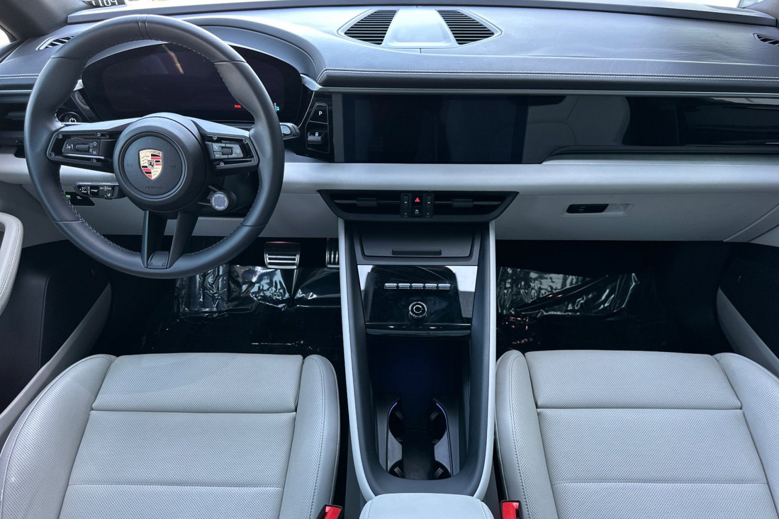 Certified 2024 Porsche Macan 4 Electric AWD/4WD image 6