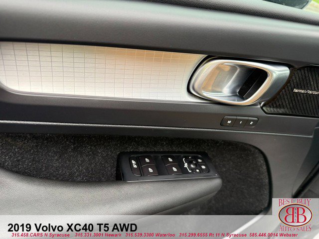 Used 2019 Volvo XC40 T5 Momentum image 13