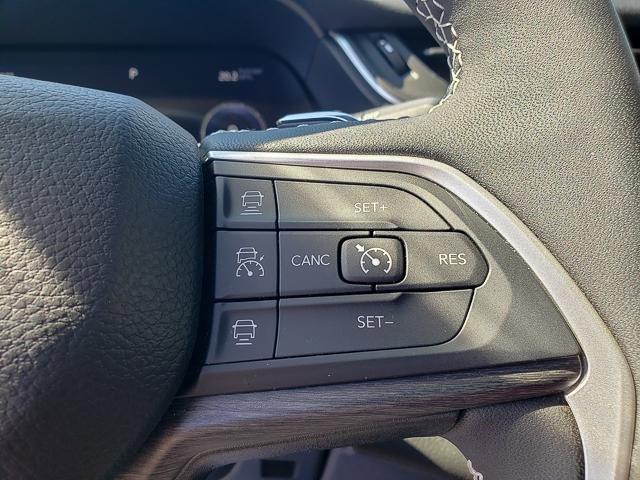 Used 2024 Jeep Grand Cherokee Limited w/ Luxury Tech Group II image 19