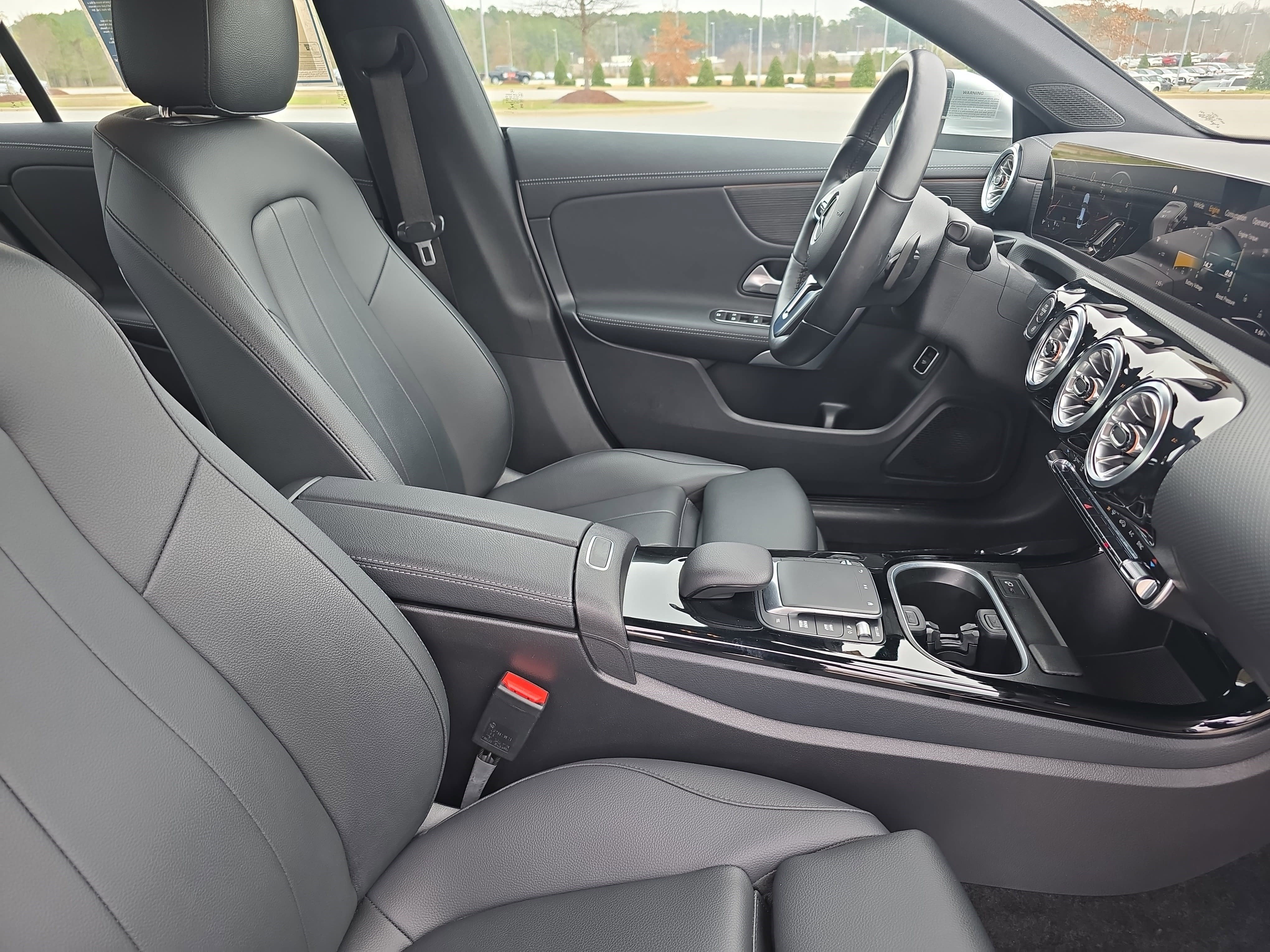 Used 2023 Mercedes-Benz CLA 250 4MATIC w/ Premium Package image 10