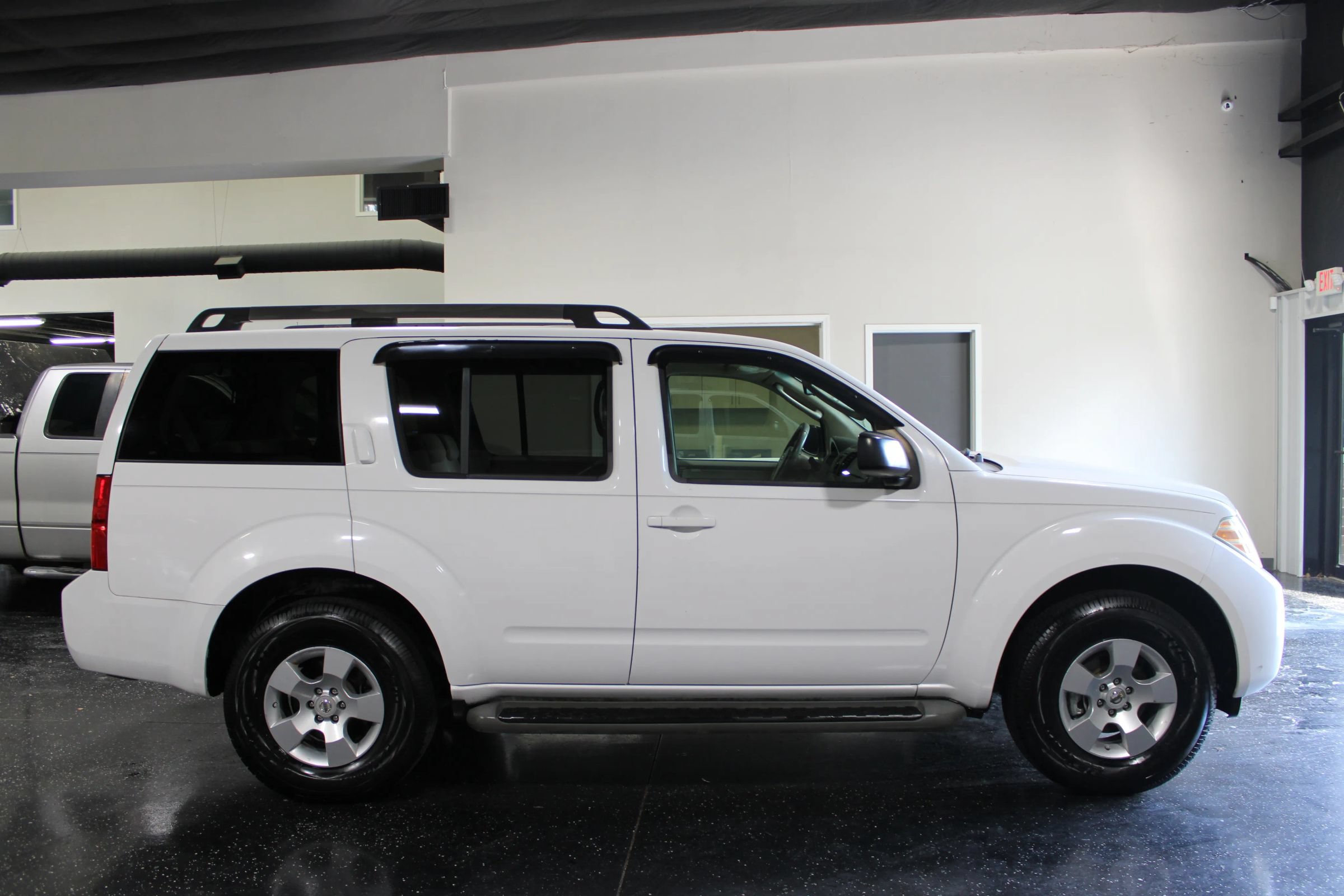 Used 2008 Nissan Pathfinder S RWD image 2
