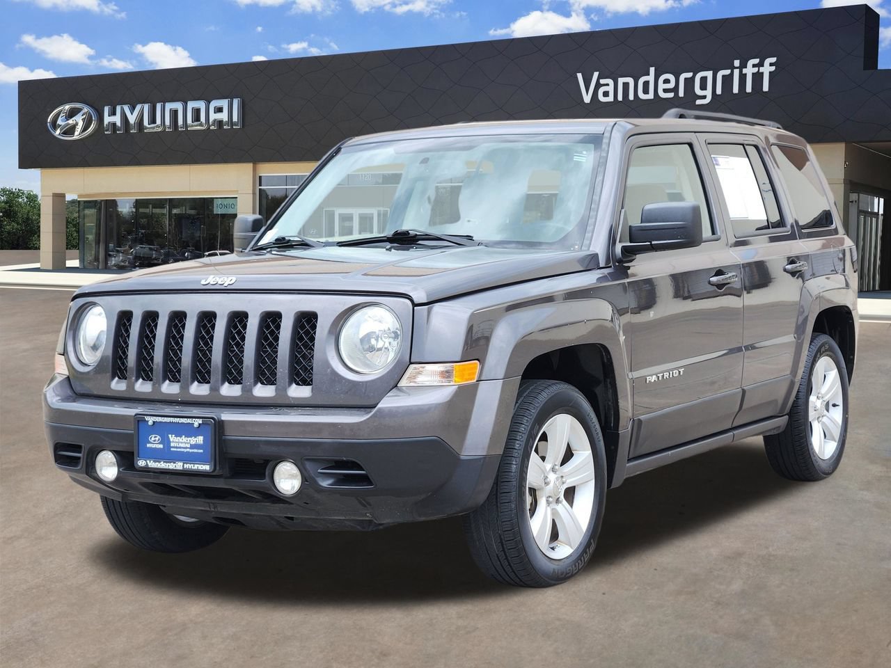 Used 2017 Jeep Patriot Latitude FWD image 2