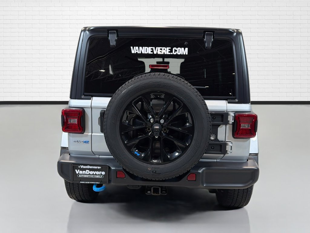 Used 2023 Jeep Wrangler Unlimited Sahara w/ Dual Top Group AWD/4WD image 8