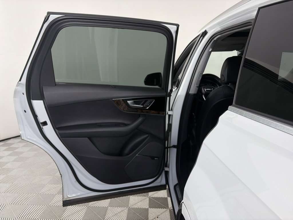 Used 2018 Audi Q7 3.0T Prestige image 12