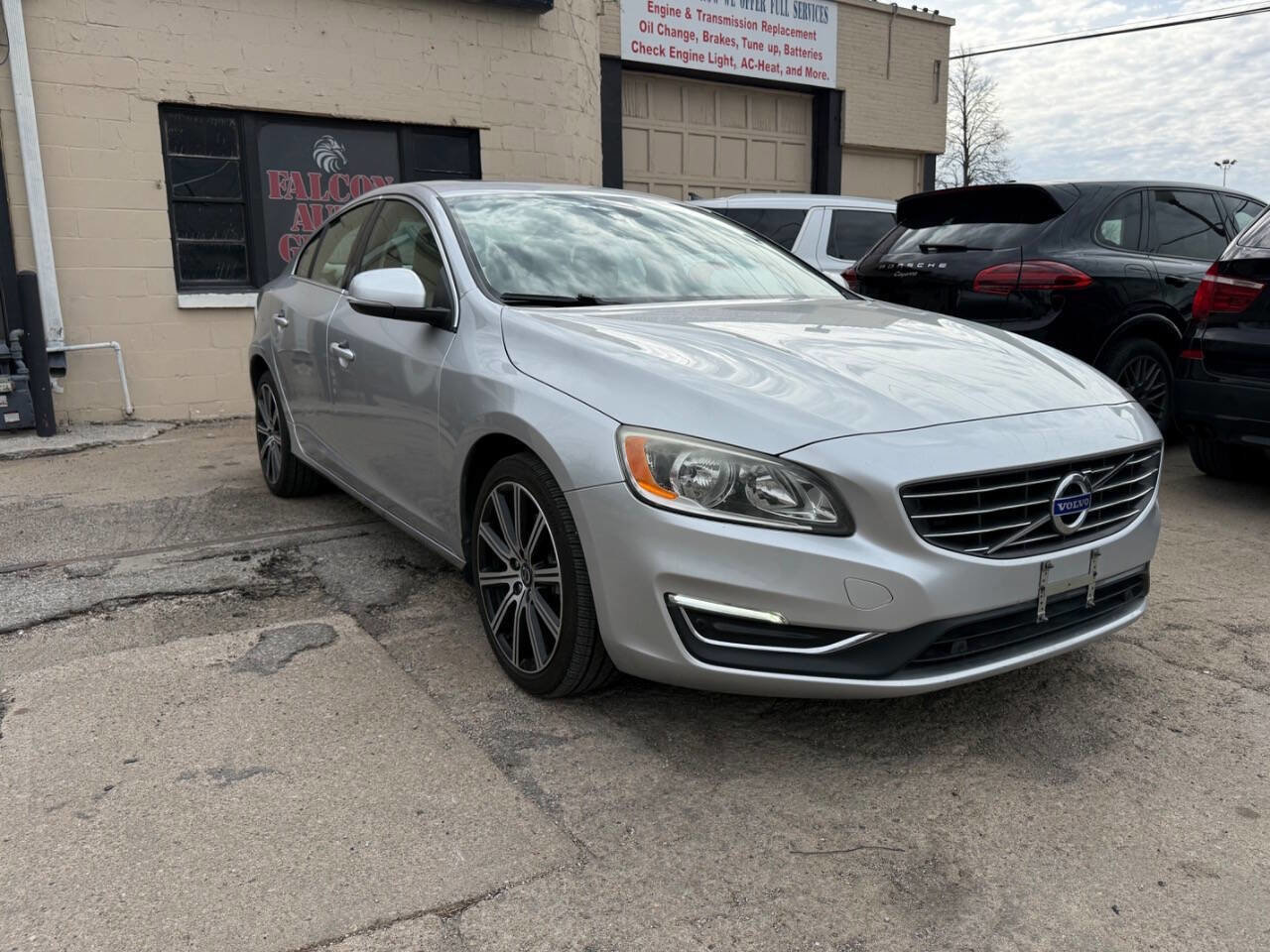Used 2015 Volvo S60 T5 Premier w/ Convenience Package image 3