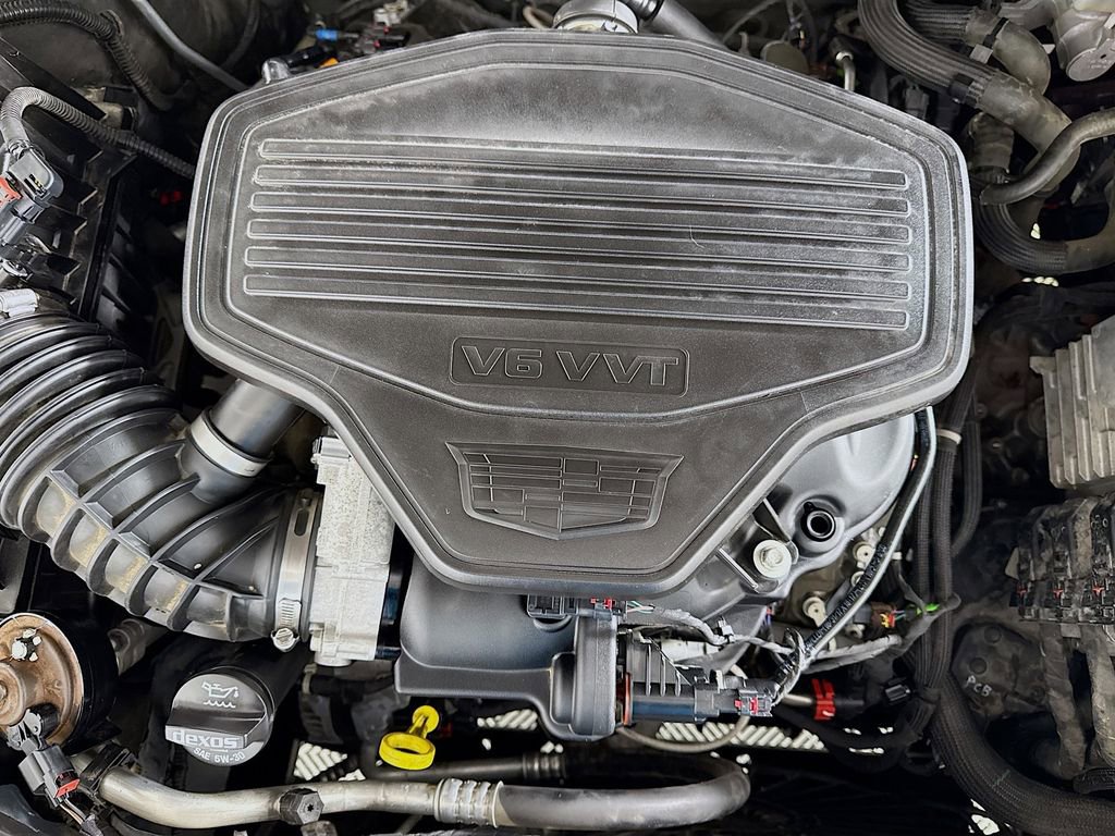 Used 2018 Cadillac XT5 Luxury w/ Driver Awareness Package image 32