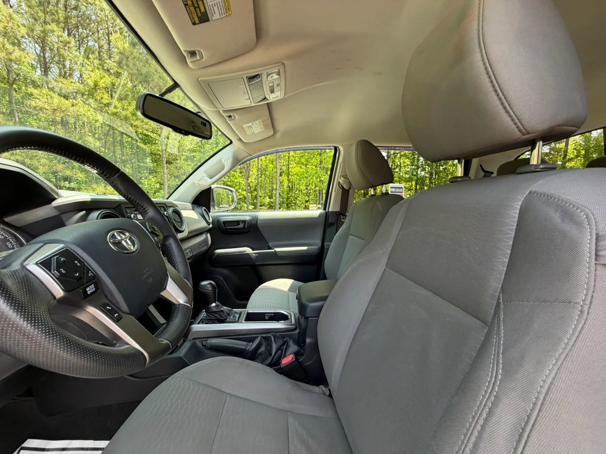 Used 2017 Toyota Tacoma SR5 w/ Tow Package RWD image 9