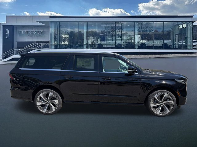 New 2027 Lincoln Navigator L Black Label AWD/4WD image 9