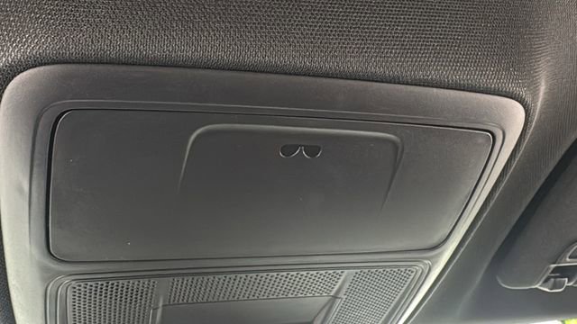 Used 2025 Chevrolet Traverse LT image 32