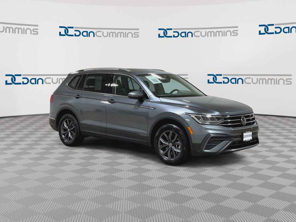 Used 2023 Volkswagen Tiguan SE image 2