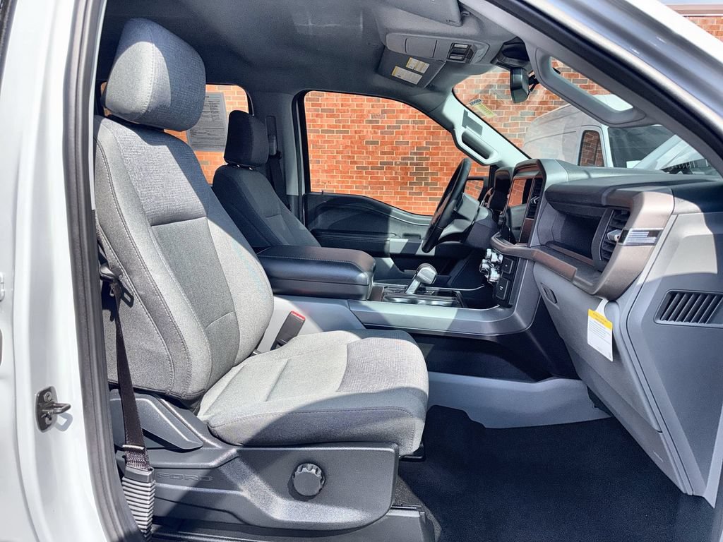 Used 2025 Ford F150 Lightning XLT AWD/4WD image 28