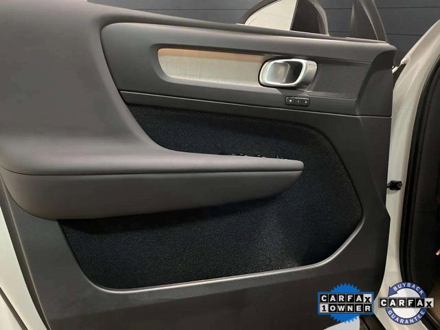 Used 2025 Volvo XC40 B5 Plus image 33