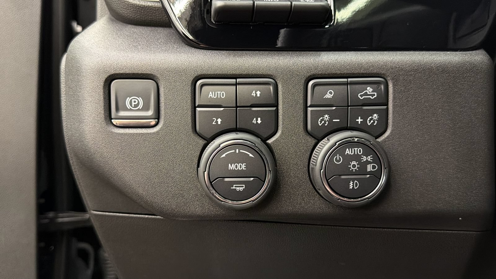 Used 2025 Chevrolet Silverado 2500 High Country w/ Midnight Edition AWD/4WD image 31