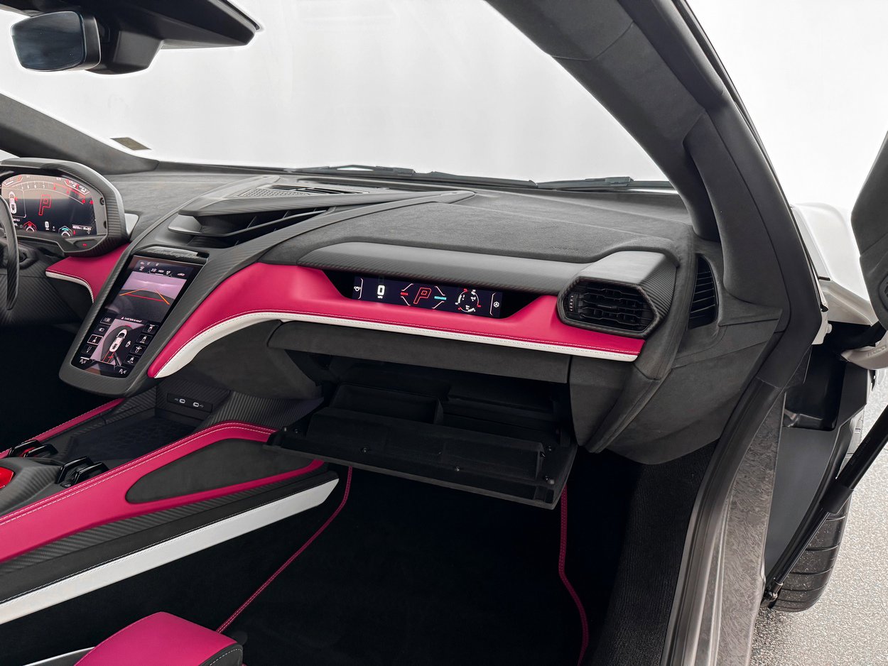 Used 2025 Lamborghini Revuelto image 25