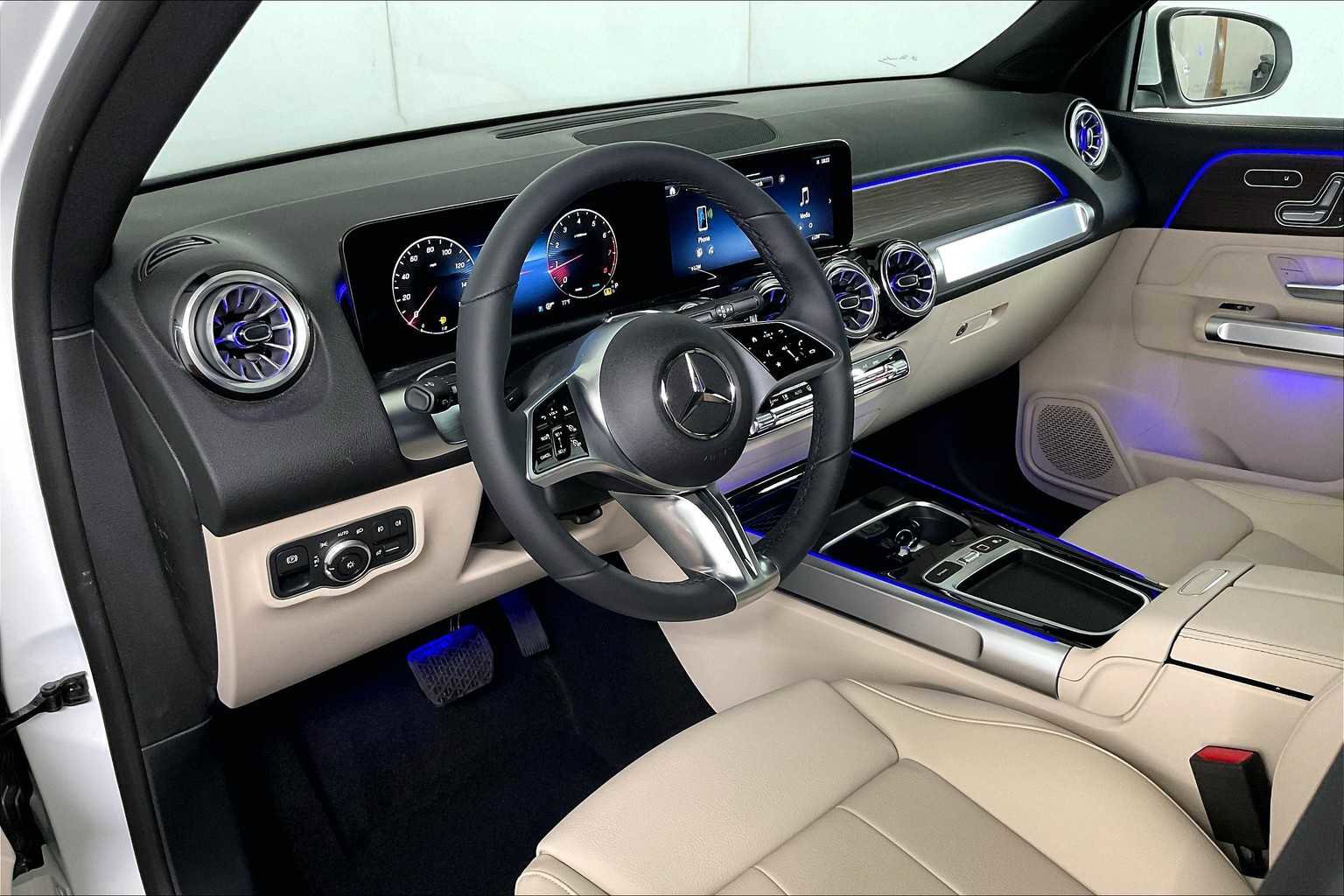 New 2025 Mercedes-Benz GLB 250 4MATIC image 10